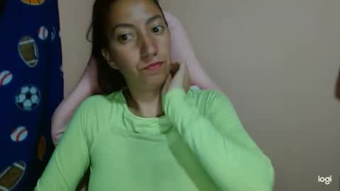 Snapshot of candymilfff chatting on 27, 4, 2026 candymilfff online show from 27, 4, 2026