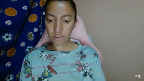 Snapshot of candymilfff chatting on 18, 5, 2026 candymilfff online show from 18, 5, 2026
