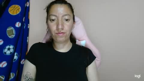 Snapshot of candymilfff chatting on 23, 5, 2026 candymilfff online show from 23, 5, 2026