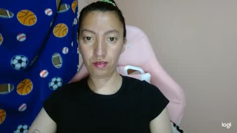 Snapshot of candymilfff chatting on 24, 5, 2026 candymilfff online show from 24, 5, 2026