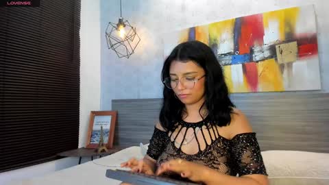 Snapshot of candys_victoria chatting on 8, 1, 2025 Candys Victoria online show from 8, 1, 2025