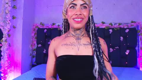 Aura  online show from 13, 9, 2025