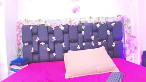 Aura  online show from 18, 9, 2025