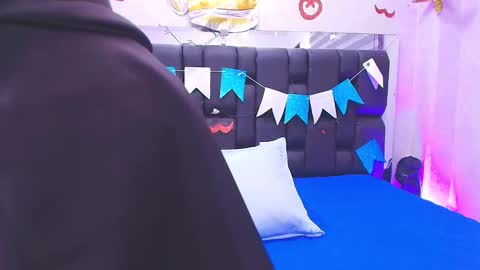 Aura  online show from 27, 9, 2025