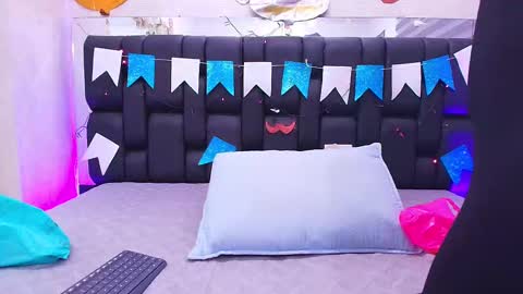 Aura  online show from 30, 9, 2025