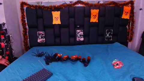 Aura  online show from 14, 10, 2025