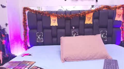 Aura  online show from 22, 10, 2025