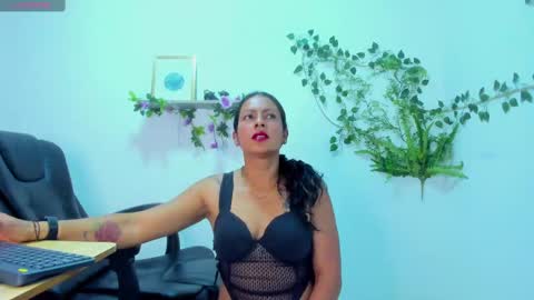 canelaa___ online show from 22, 10, 2025