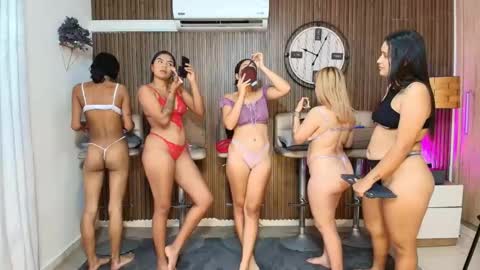 Snapshot of canelasquirtxxx chatting on 2, 10, 2025 Sara online show from 2, 10, 2025