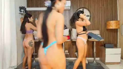 Snapshot of canelasquirtxxx chatting on 5, 11, 2025 Sara online show from 5, 11, 2025