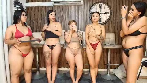 Snapshot of canelasquirtxxx chatting on 22, 11, 2025 Sara online show from 22, 11, 2025