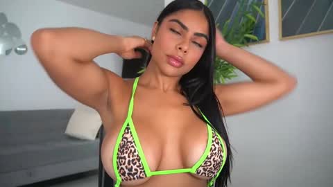 Snapshot of canelasungirl chatting on 5, 12, 2025 Jency NEW IG IMCANELA online show from 5, 12, 2025