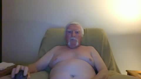 Snapshot of capecod21 chatting on 1, 1, 2025 capecod21 online show from 1, 1, 2025