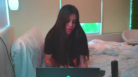 Snapshot of capriciousqueen chatting on 9, 9, 2025 Miyah online show from 9, 9, 2025