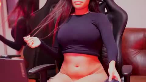 Snapshot of capriciousqueen chatting on 13, 6, 2026 Miyah online show from 13, 6, 2026