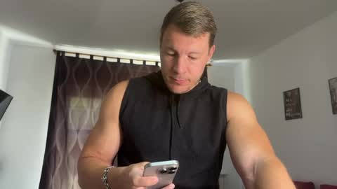 Snapshot of capt_oliver chatting on 5, 6, 2026 follow my twitter online show from 5, 6, 2026