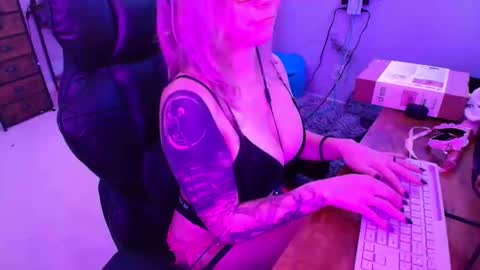 Snapshot of captain_bby chatting on 3, 6, 2026 Captain bby online show from 3, 6, 2026