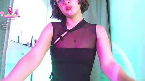 Snapshot of caraenaranja chatting on 24, 10, 2025 Amy online show from 24, 10, 2025