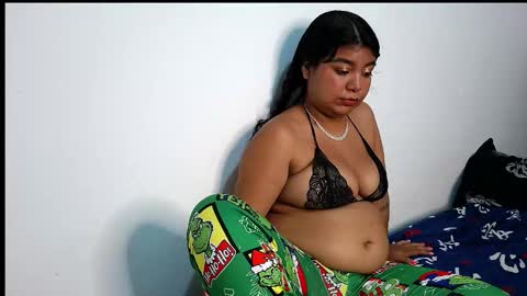 Snapshot of caramelo17186 chatting on 18, 12, 2025 julieta online show from 18, 12, 2025