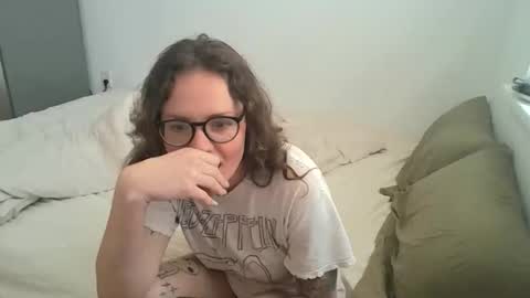 caraviolet online show from 20, 5, 2026