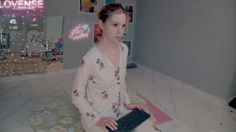 NONA    follow online show from 10, 9, 2025