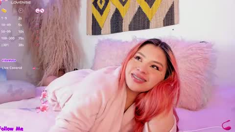 Carla Wet18 online show from 5, 3, 2025