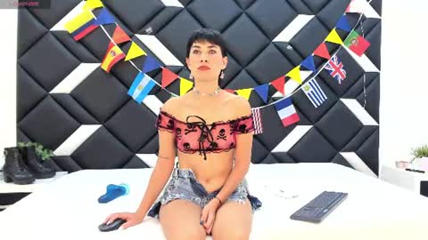 Carla Linares online show from 15, 6, 2026