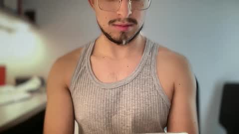 Snapshot of carlcarlinches4 chatting on 17, 12, 2025 carlcarlinches4 online show from 17, 12, 2025