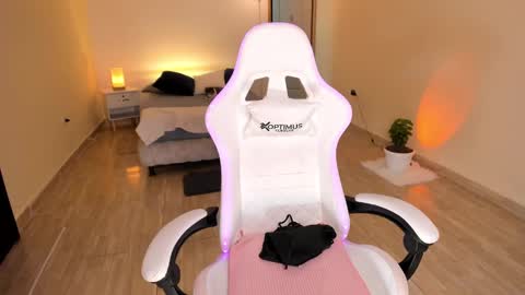 Snapshot of carleewinter chatting on 12, 1, 2025 Alejandra online show from 12, 1, 2025