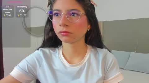 Snapshot of carlina_15 chatting on 9, 2, 2026 C A R L I N A online show from 9, 2, 2026