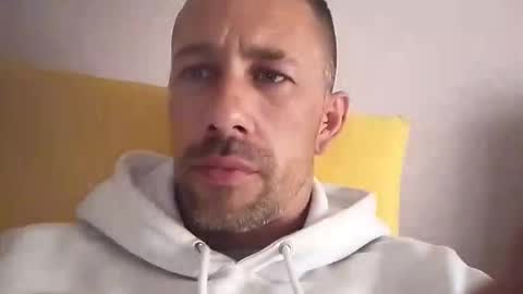 carlosrm440882 online show from 23, 4, 2026