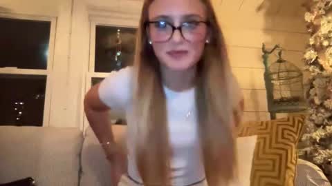 Snapshot of carlybora chatting on 6, 11, 2025 Carly Bora online show from 6, 11, 2025