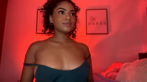 Snapshot of carlymonroee_ chatting on 2, 3, 2025 Littlecarly online show from 2, 3, 2025