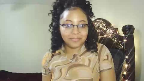 Snapshot of carmellovekisses chatting on 2, 12, 2025 CARAMEL xoxo online show from 2, 12, 2025