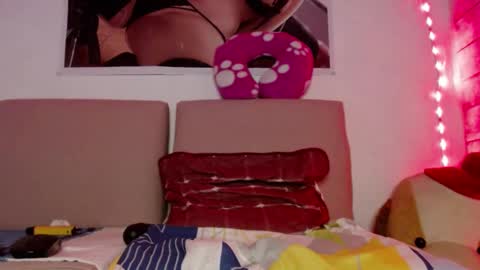 Snapshot of caro_milf_ chatting on 25, 12, 2024 Caro milf  online show from 25, 12, 2024