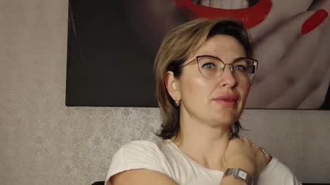 CaroJhones online show from 10, 2, 2025