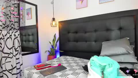 Carol  Cruz online show from 2, 2, 2025