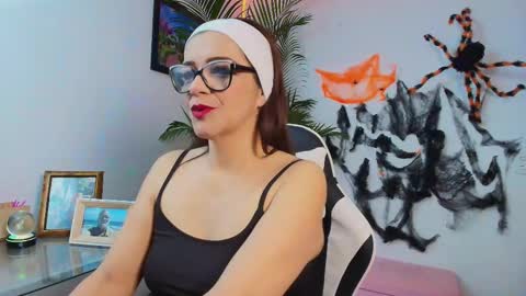 Snapshot of carol_miss2 chatting on 21, 10, 2025 CAROL online show from 21, 10, 2025