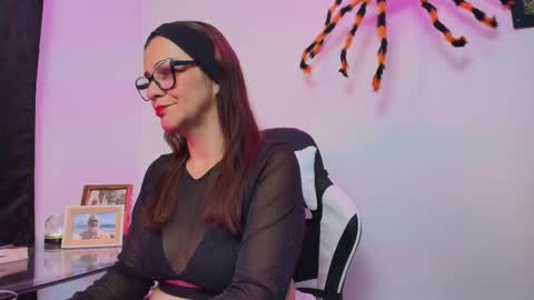 Snapshot of carol_miss2 chatting on 28, 10, 2025 CAROL online show from 28, 10, 2025