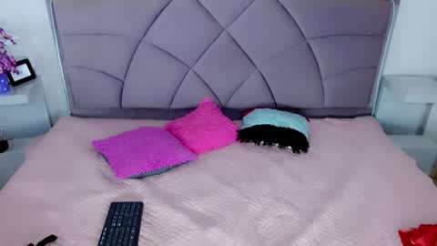 Carolaine01 online show from 29, 10, 2025