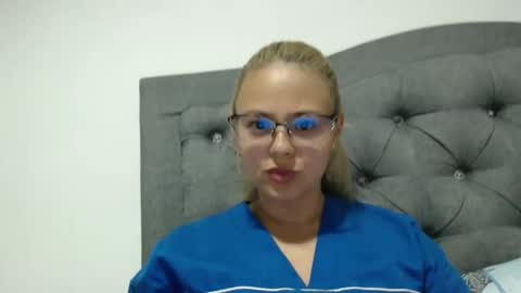 Snapshot of carolay02 chatting on 11, 11, 2025 carolay02 online show from 11, 11, 2025