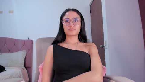 Snapshot of caroliine__ chatting on 5, 12, 2024 Caroline online show from 5, 12, 2024