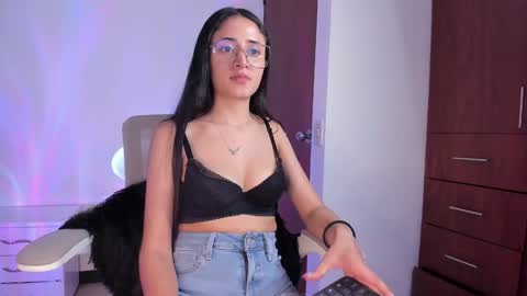 Snapshot of caroliine__ chatting on 30, 12, 2024 Caroline online show from 30, 12, 2024