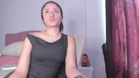 Snapshot of caroliine__ chatting on 25, 11, 2025 Caroline online show from 25, 11, 2025