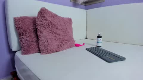 Carolina  online show from 12, 3, 2025