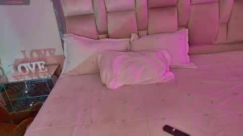 Snapshot of carolinafox_ chatting on 25, 11, 2025 caroline online show from 25, 11, 2025