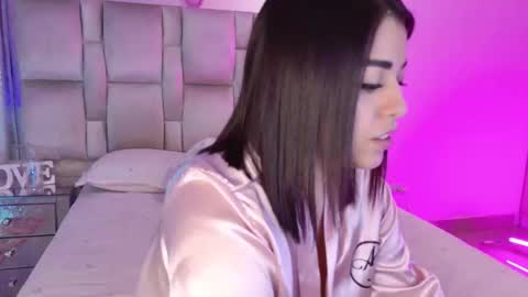 Snapshot of carolinafox_ chatting on 30, 11, 2025 caroline online show from 30, 11, 2025