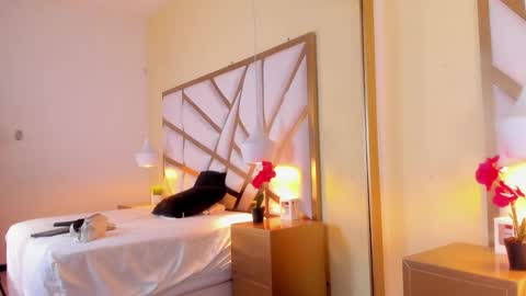 Caroline online show from 5, 12, 2025