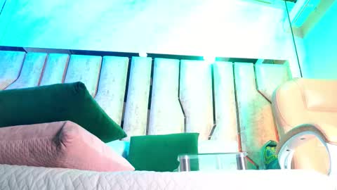 Snapshot of caroline_palmerr chatting on 17, 12, 2025 Carolina online show from 17, 12, 2025