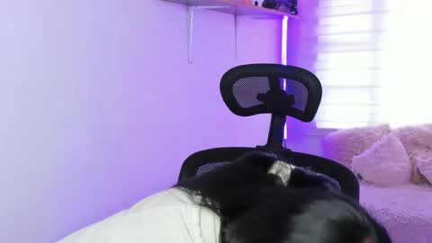 caroline_rodriguez_9 online show from 15, 12, 2025